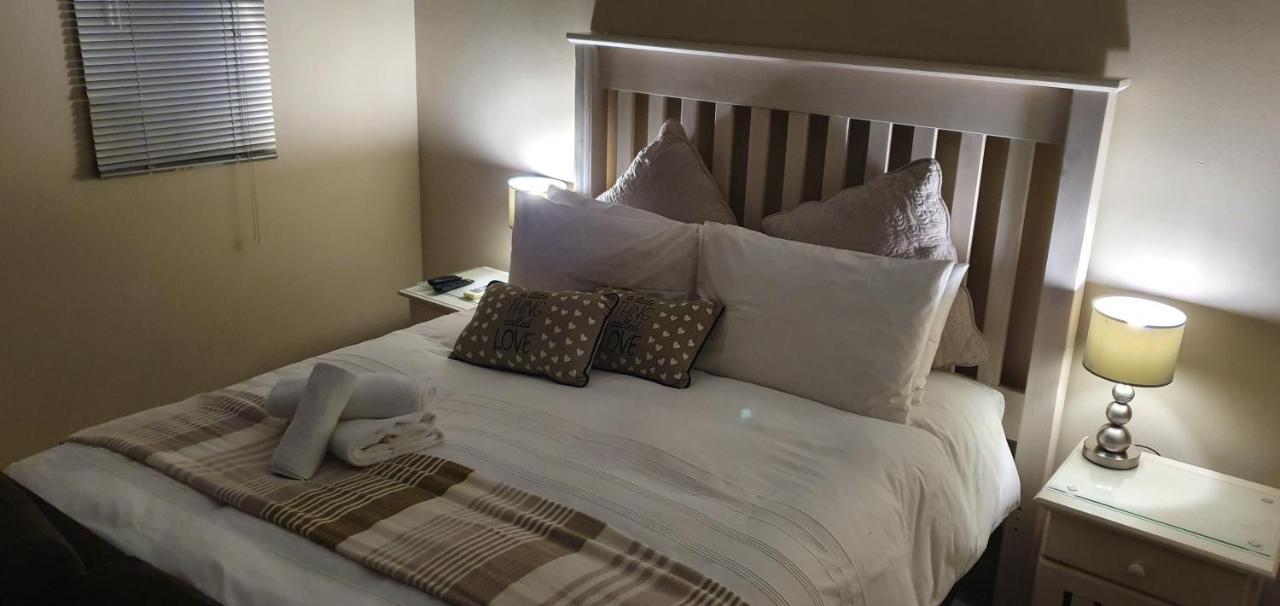 Falling Waters Guest House มาร์เกท ภายนอก รูปภาพ
